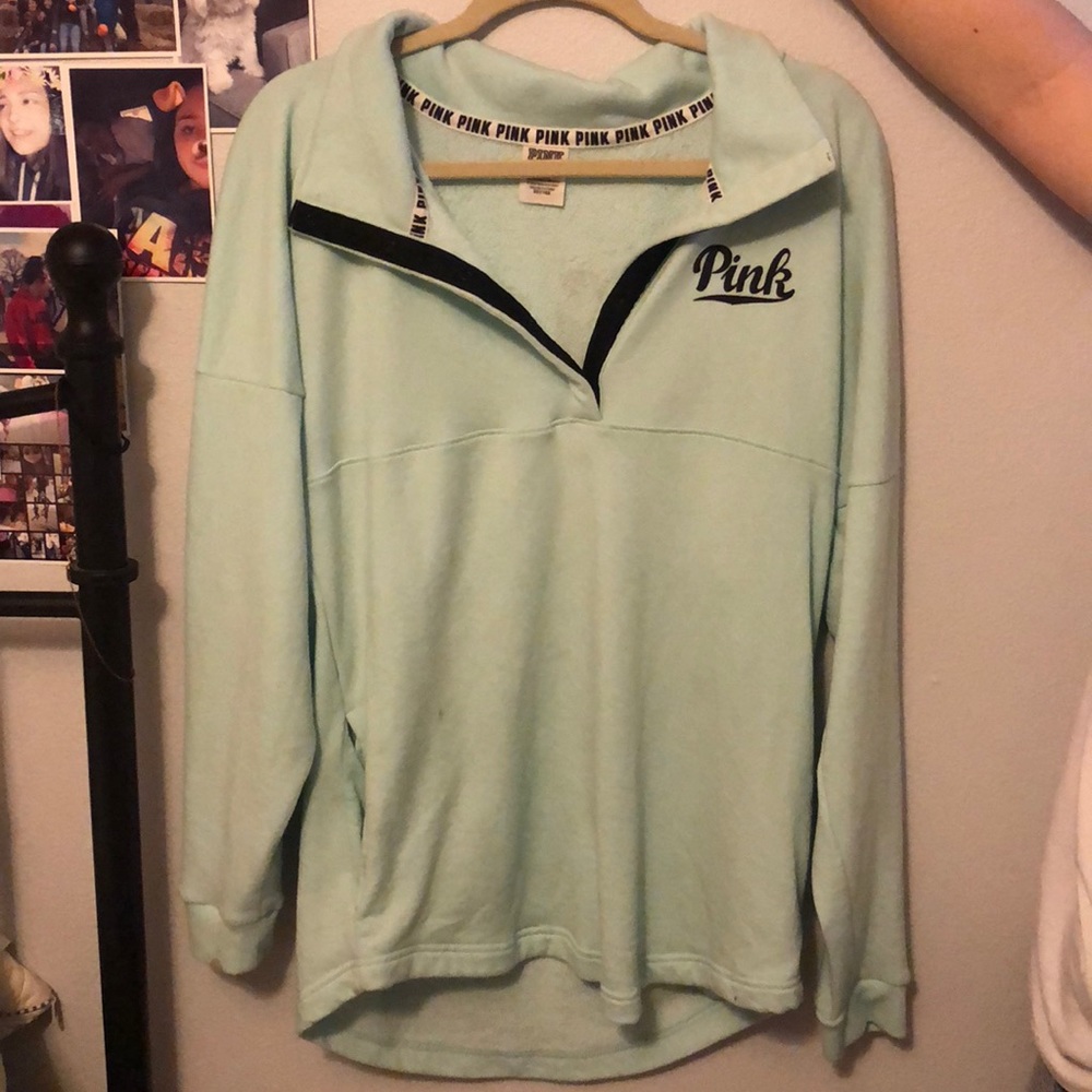 working buttons. Small stain on the sleeve.
